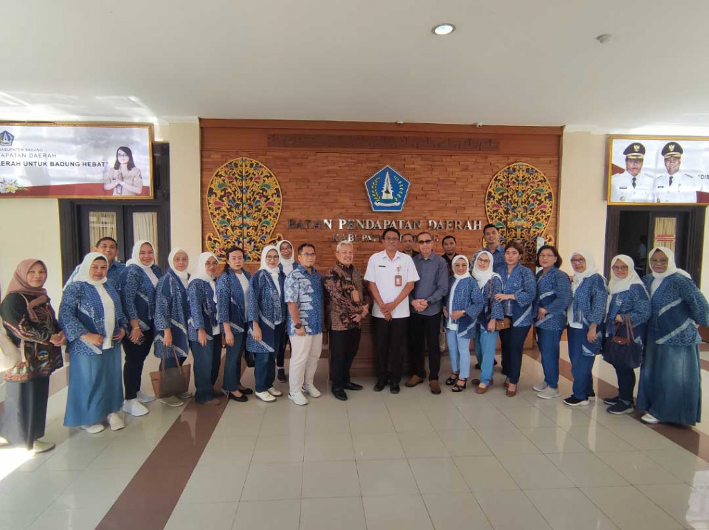 Menerima Kunjungan Studi Komparatif dari Bapenda Kabupaten Banyumas