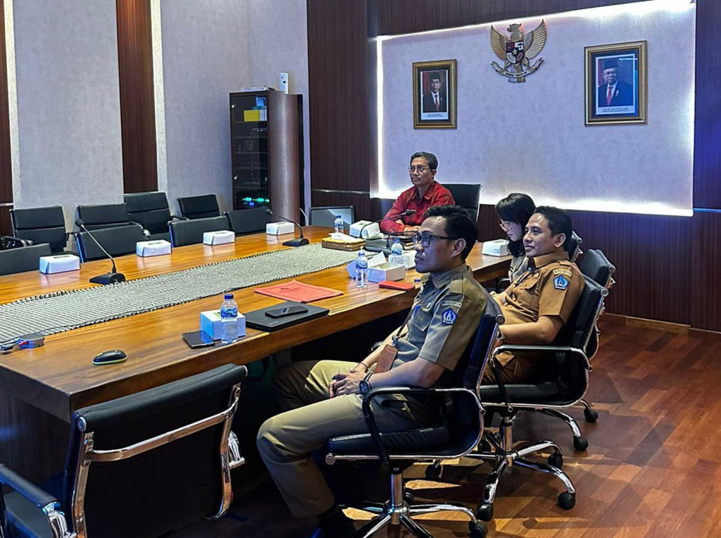 Mengikuti Rapat Koordinasi Nasional (Rakornas) Daring P2DD Tahun 2024