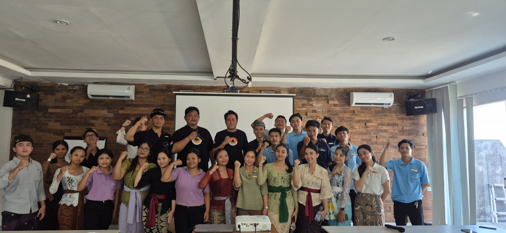 Sosialisasi Manajemen Bencana Gempa Bumi dan Tsunami di Hotel  Swis-belinn, Seminyak, Kuta