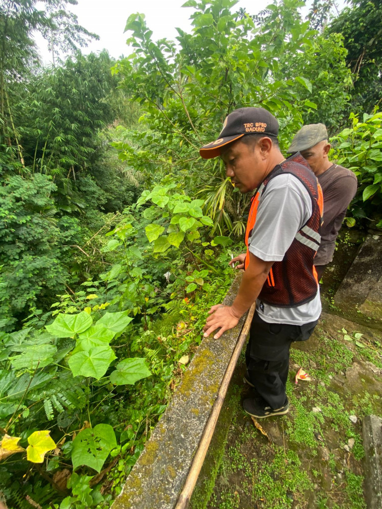 Tanah Longsor di Bajar Sekarmukti, Desa Pangsan, Kecamatan Petang