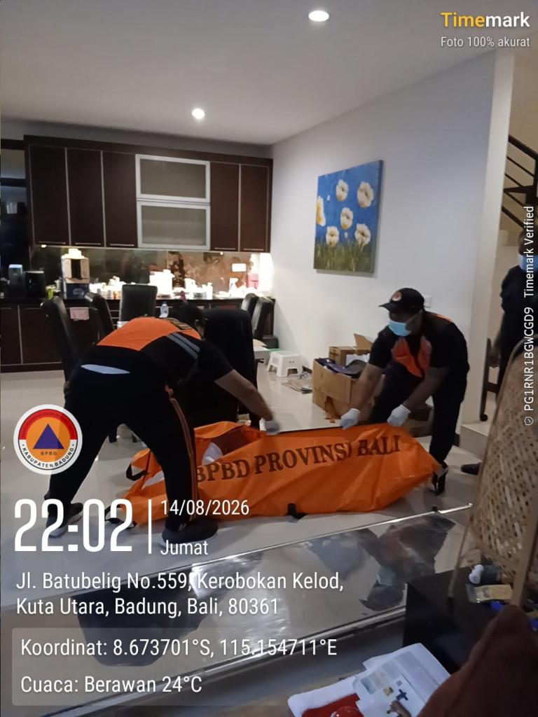 Tim Service Antar Jenazah Gratis (SAJAGAT) Badung  melakukan Evakuasi  jenazah dari Jalan Raya Batu Belig, Kerobokan Kelod ke RS. Proef. Ngoerah