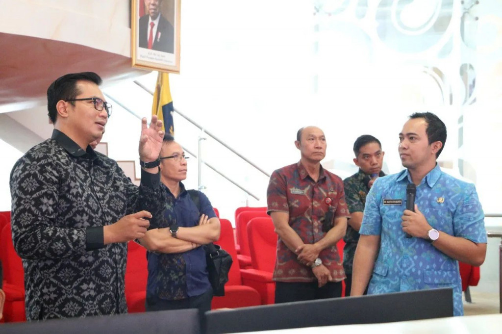 tim juri/tim penilai melakukan verifikasi ke Dinas Komunikasi dan Informatika Kabupaten Badung