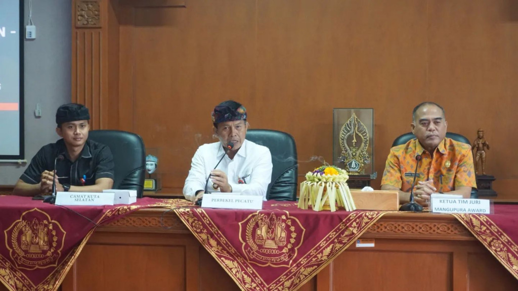 tim juri/tim penilai melakukan verifikasi ke Kantor Perbekel Desa Pecatu