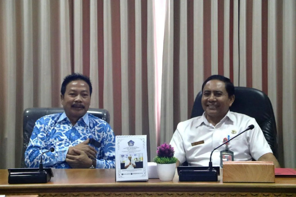 Menerima Kunjungan Rektor Universitas Slamet Riyadi Surakarta