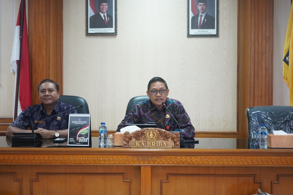 Kegiatan Menyambut Tahun Baru 2025 Sekaligus Pelepasan Pejabat Strutural Memasuki Purna Tugas