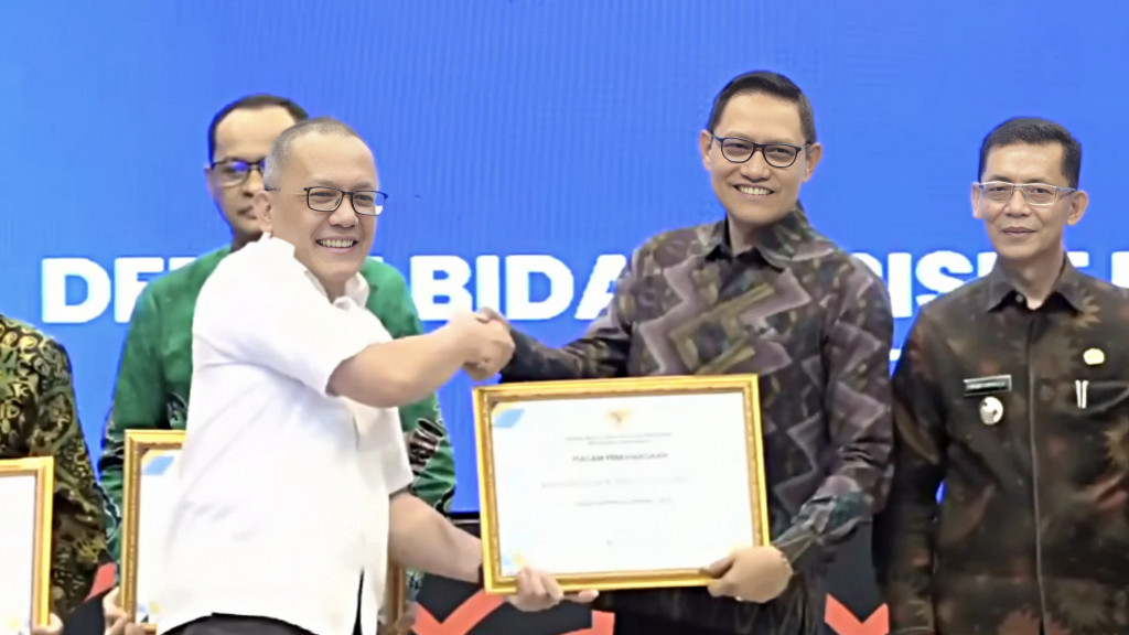 Menerima Penghargaan pada Acara Apresiasi Brida Optimal 2025