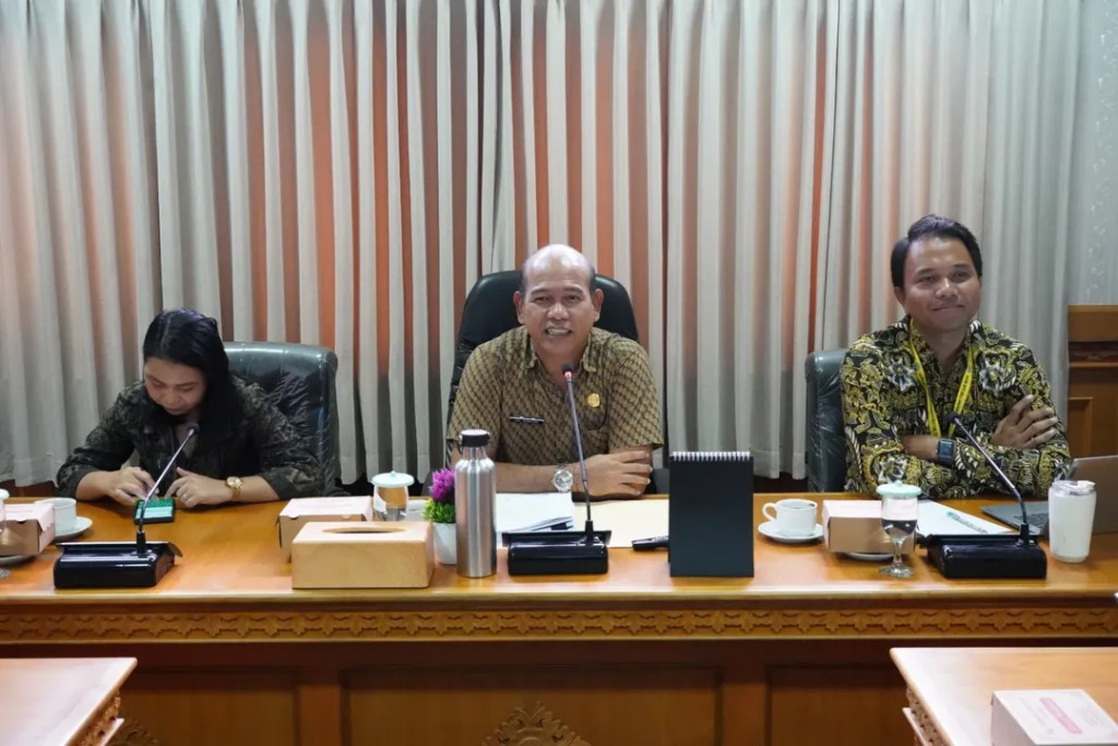 Rapat Pembahasan Laporan akhir Naskah Akademik (NA) dan Rancangan Peraturan Daerah (Ranperda) tentang Pendirian Badan Usaha Milik Daerah (BUMD) Infrastruktur dan Kesehatan di Kabupaten Badung