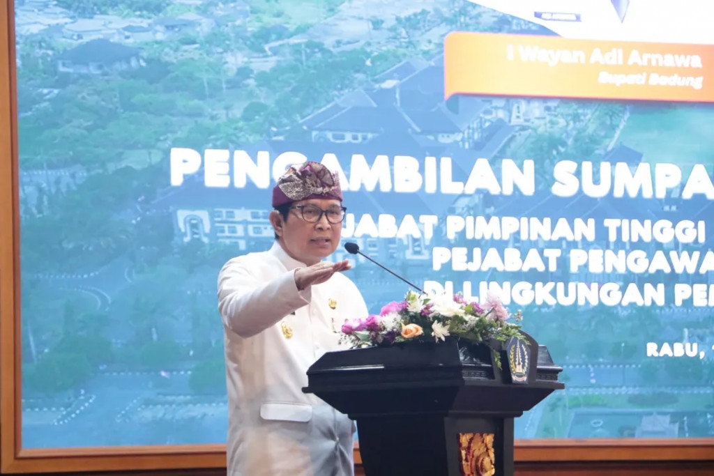 Bupati Badung I Wayan Adi Arnawa Melantik dan Mengambil Sumpah Jabatan