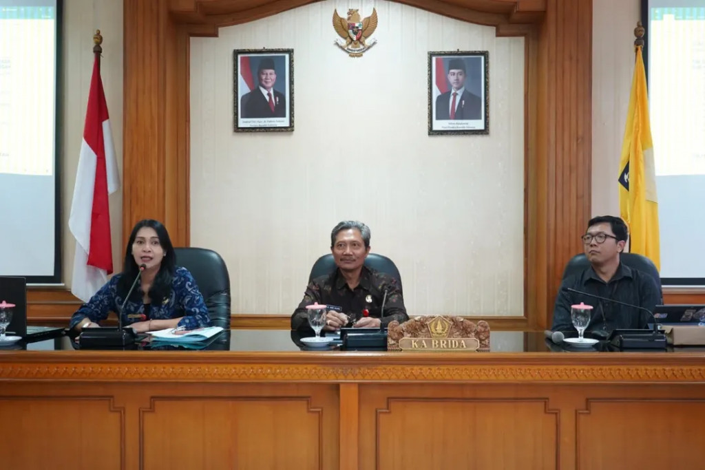 Pembahasan Sesi ke-2 Laporan Pendahuluan Kegiatan Kajian Strategi Pengembangan Sentra Industri Kreatif di Kecamatan Abiansemal dan Kecamatan Kuta Utara