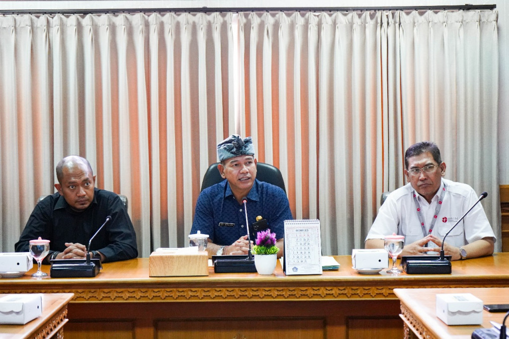 Tim dari BPK RI Uji Petik di Badan Riset dan Inovasi Daerah Kabupaten Badung