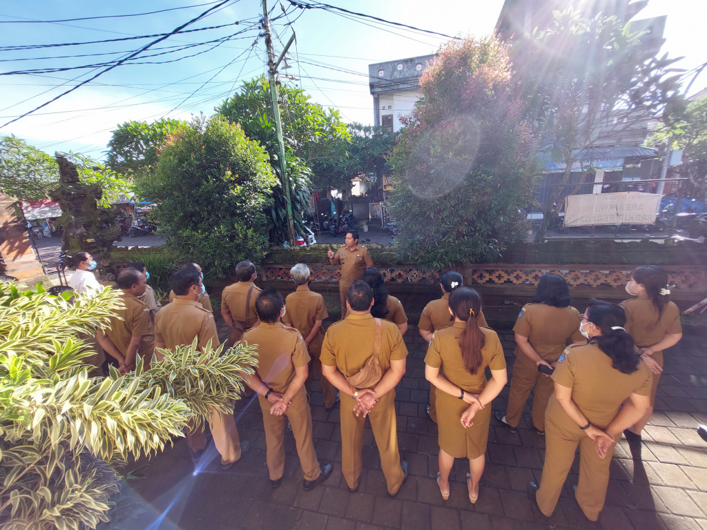 KEGIATAN APEL PAGI PERANGKAT DESA DAN STAF DESA