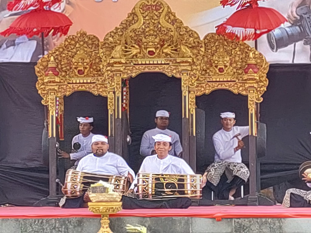 LOMBA BALEGANJUR MELASTI