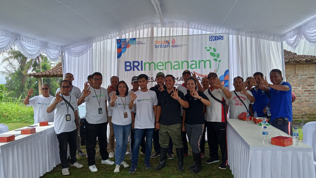 BRI MENANAM DI DESA DARMASABA