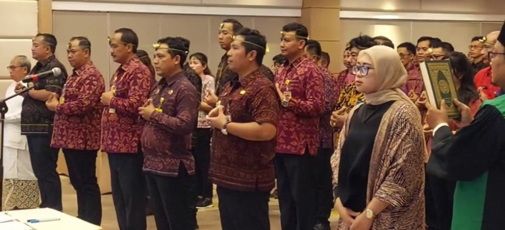 PENGAMBILAN SUMPAH PANITIA PTSL