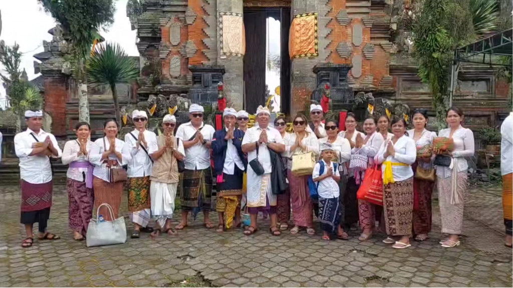 BHAKTI PENGANYARAN  PEMDES DARMASABA  KE PURA ULUNDANU BATUR DAN PURA AGUNG BESAKIH