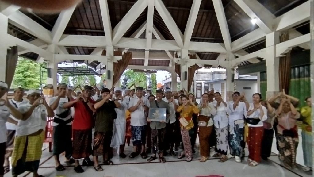 Serah Terima Penataan Lingkungan Banjar Taman