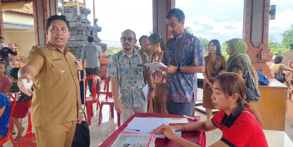 KUNJUNGAN DEPUTY PROGRAM DIREKTOR SP4HC DI DESA DARMASABA