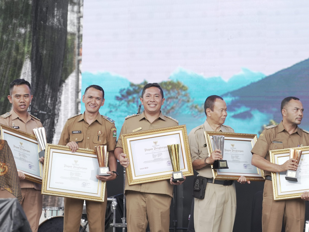 Desa Darmasaba Raih Juara 1 Nasional Lomba Administrasi Tata Kelola Pemerintahan Desa Award 2025