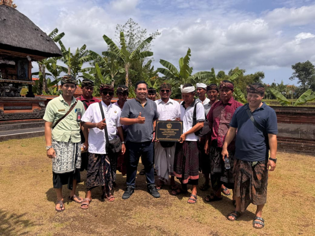 Serah Terima Meru Pura Puseh Kaja dan Tembok Penyengker Pura Taman Sari Desa Adat Tegal