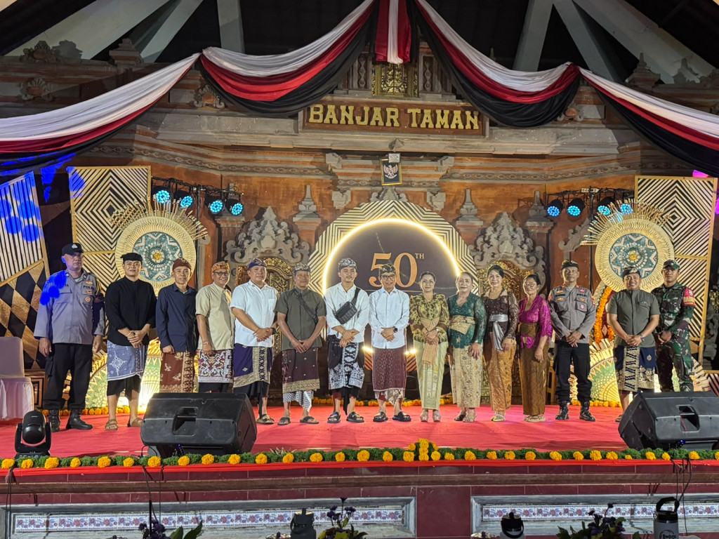 Hadiri HUT STT. Adnya Putra Banjar Taman dengan Mengusung Tema "Swarnawarsa Adnya Putra" Berlangsung Meriah