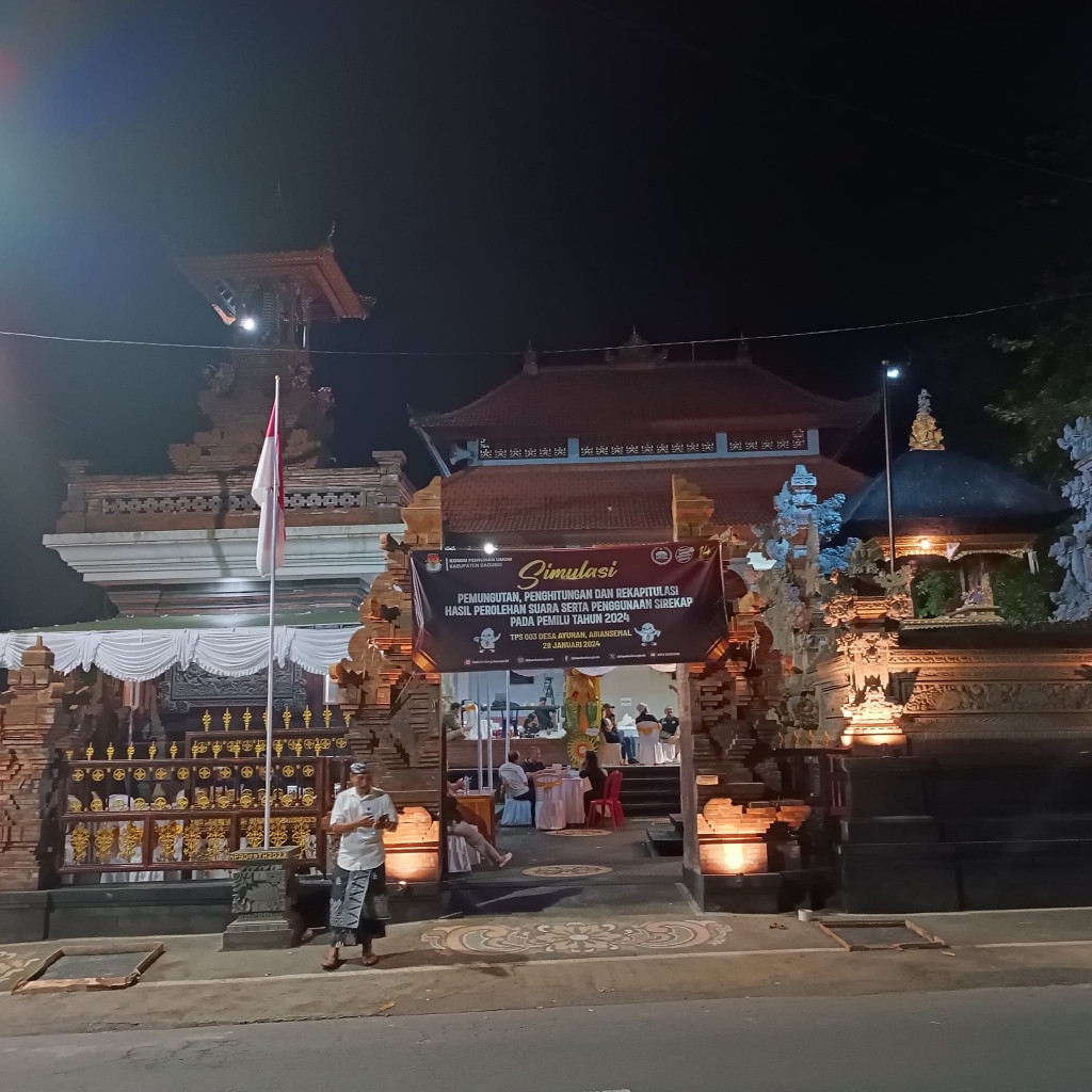 Simulasi  Pendaftaran dan Pemungutan Suara di TPS 003 Desa Ayunan.