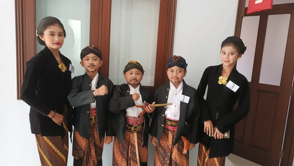 Pelaksanaan lomba membaca puisi yang diikuti oleh siswa SD Negeri 1 Ayunan dan SD Negeri 2 Ayunan.