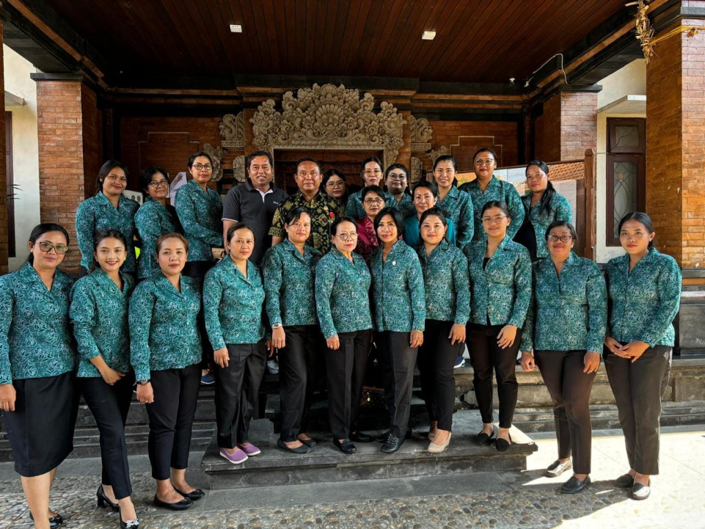 Kegiatan pengukuhan TP.PKK Desa Ayunan masa bakti 2021-2029.