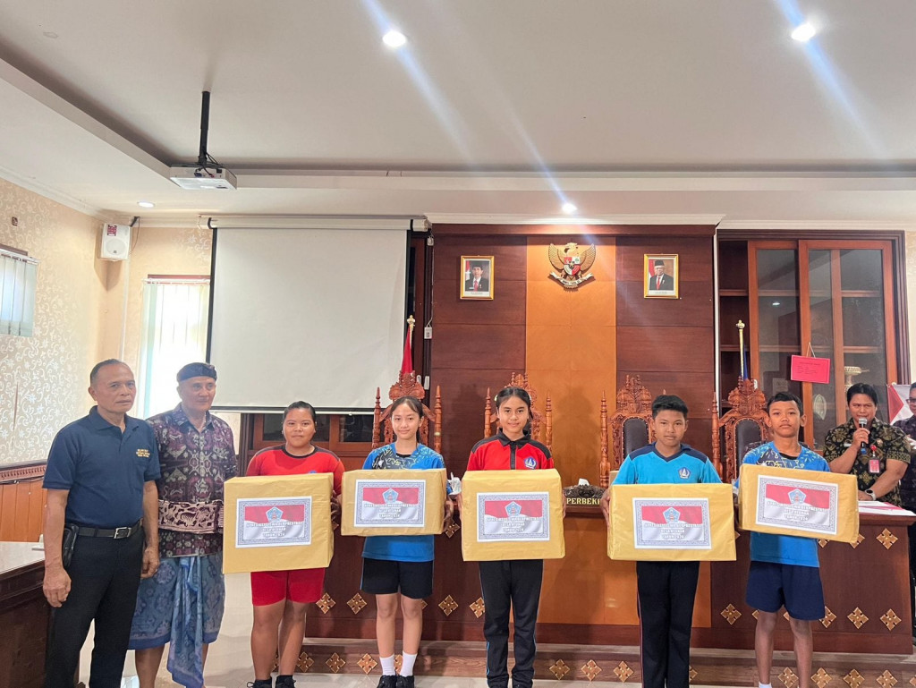 Kegiatan Apresiasi Siswa dan Masyarakat Berprestasi di Desa Ayunan.