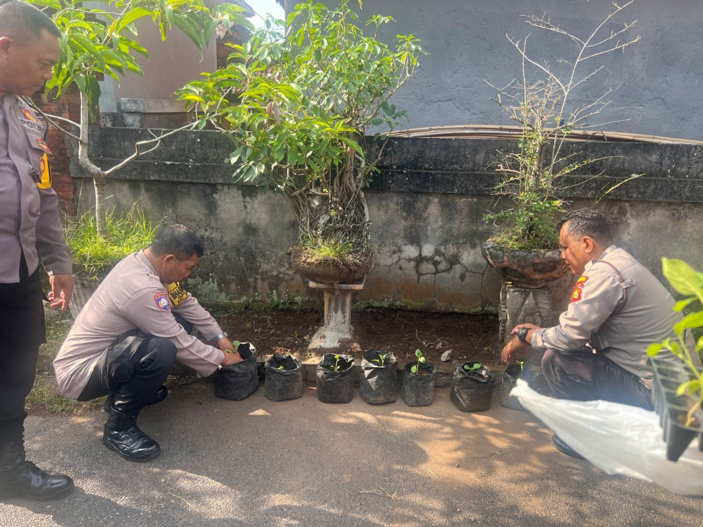 Kunjungan Kerja Kerumah Kelian Dinas Banjar Ambengan.