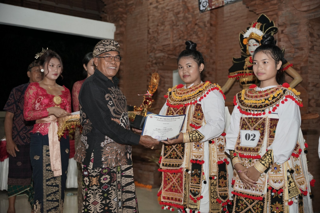 Kenaikan Tingkat Sanggar Tari Bali Dewi Ratih