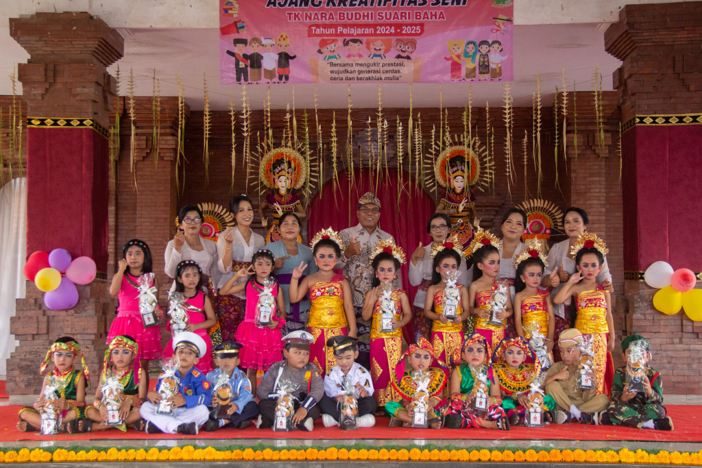 Hadiri Ajang Kreatifitas Seni TK Nara Budhi Suari Desa Baha