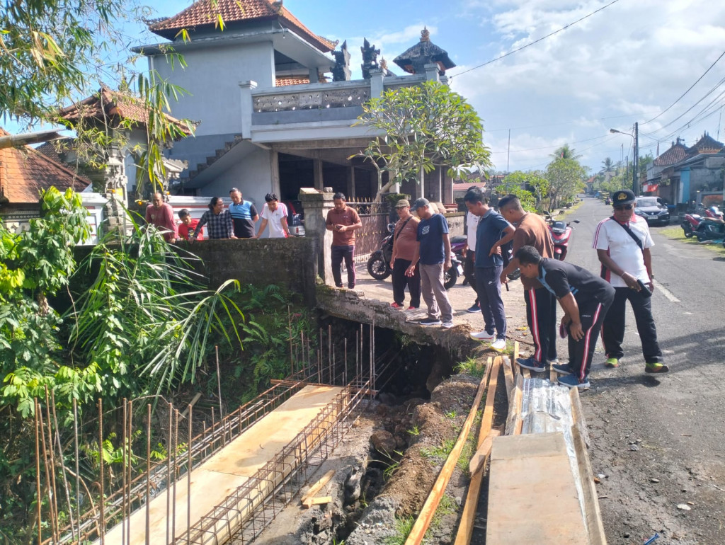 Monitoring Program Pembangunan Desa Baha Pastikan Kegiatan Berjalan Sesuai Rencana