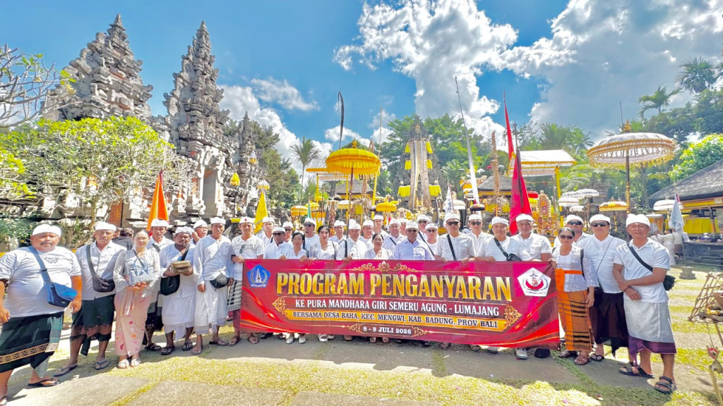 Pemerintah Desa Baha Laksanakan Bhakti Penganyaran di Pura Mandhara Giri Semeru Agung