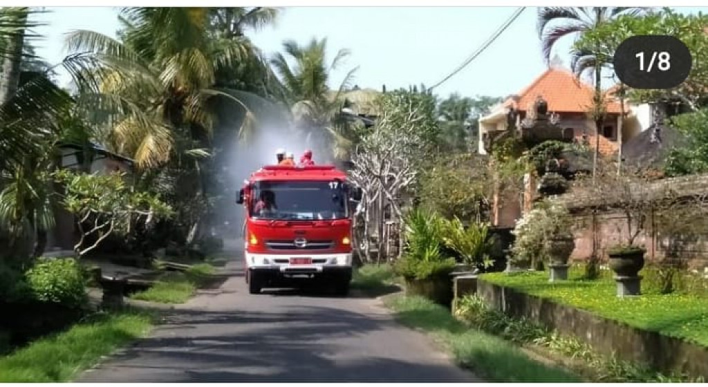 Kolaborasi dengan Damkar Kab Badung dalam Melakukan Penyemprotan Desinfektan