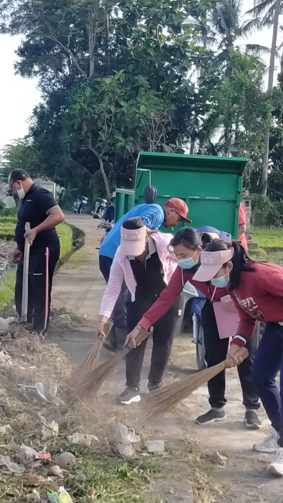Bongkasa Lestarikan Paleman Melalui Krida dan Jumat Bersih