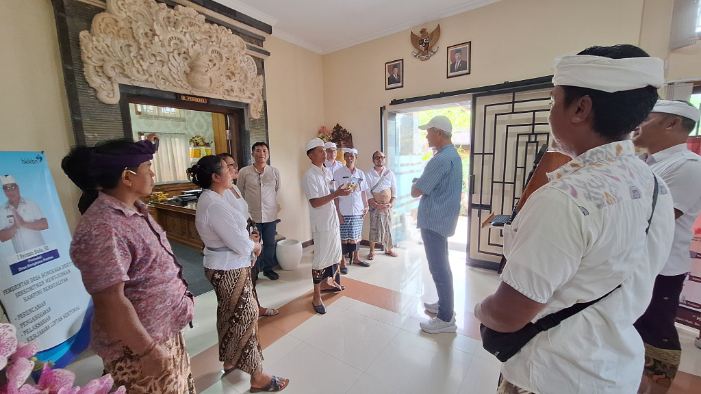 Bapak Ganjar Pranowo di Desa Bongkasa Pertiwi