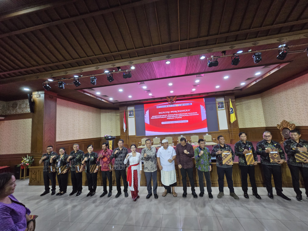 Penyerahan SK Badan Hukum Koperasi