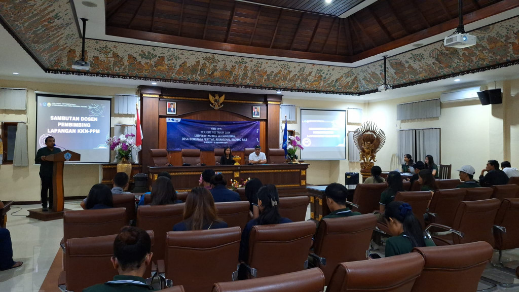 Sosialisasi Digital Universitas Bali Internasional di Desa Bongkasa Pertiwi