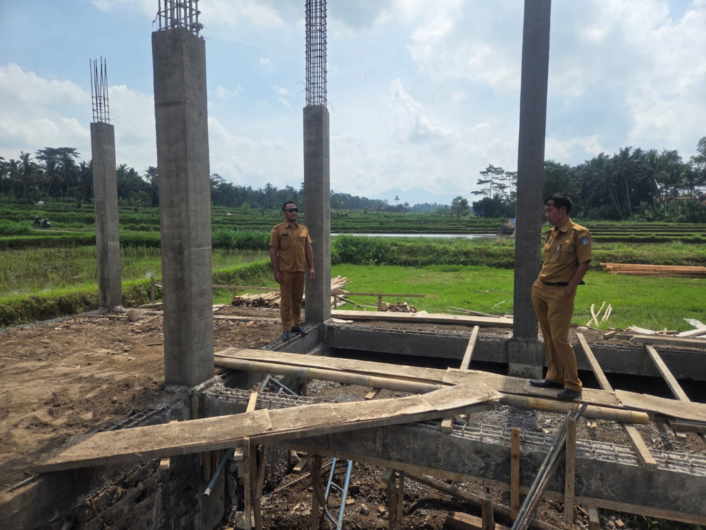 Monitoring Pembangunan Balai Serbaguna