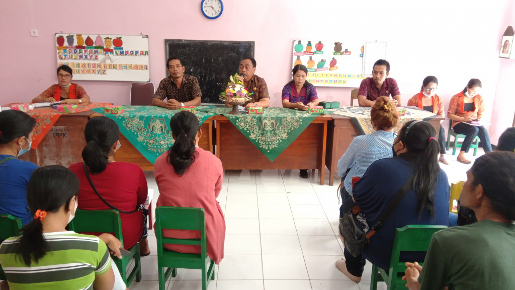 ahun Ajaran Baru, Perbekel Carangsari Tatap Muka Dengan Orang Tua Wali Murid TK Kumara Ngurah Rai
