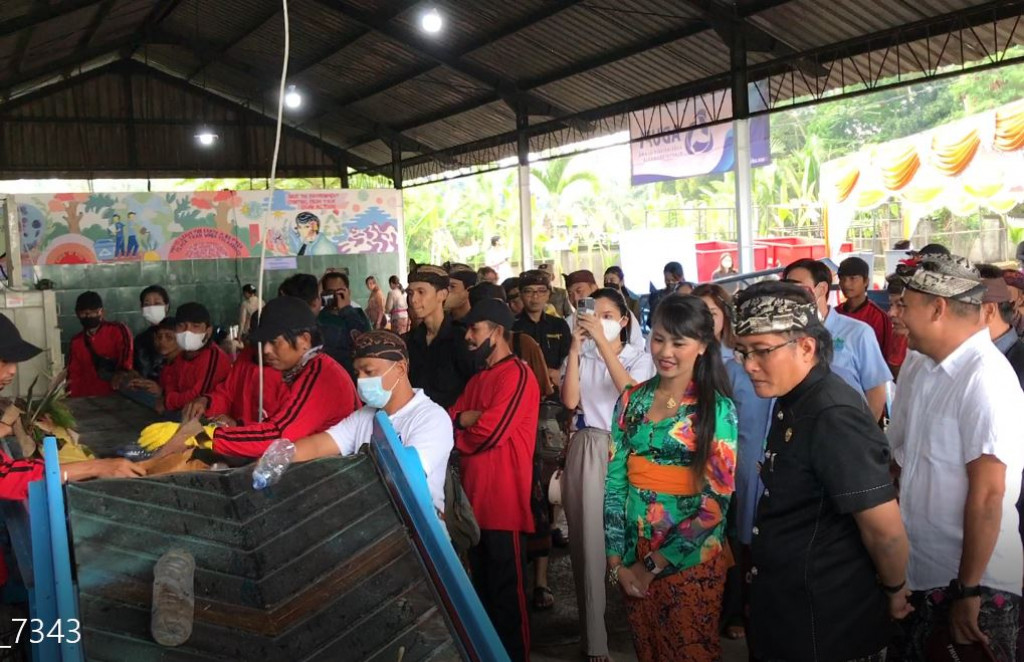 BUPATI BADUNG, RESMIKAN TPST3R DESA CARANGSARI