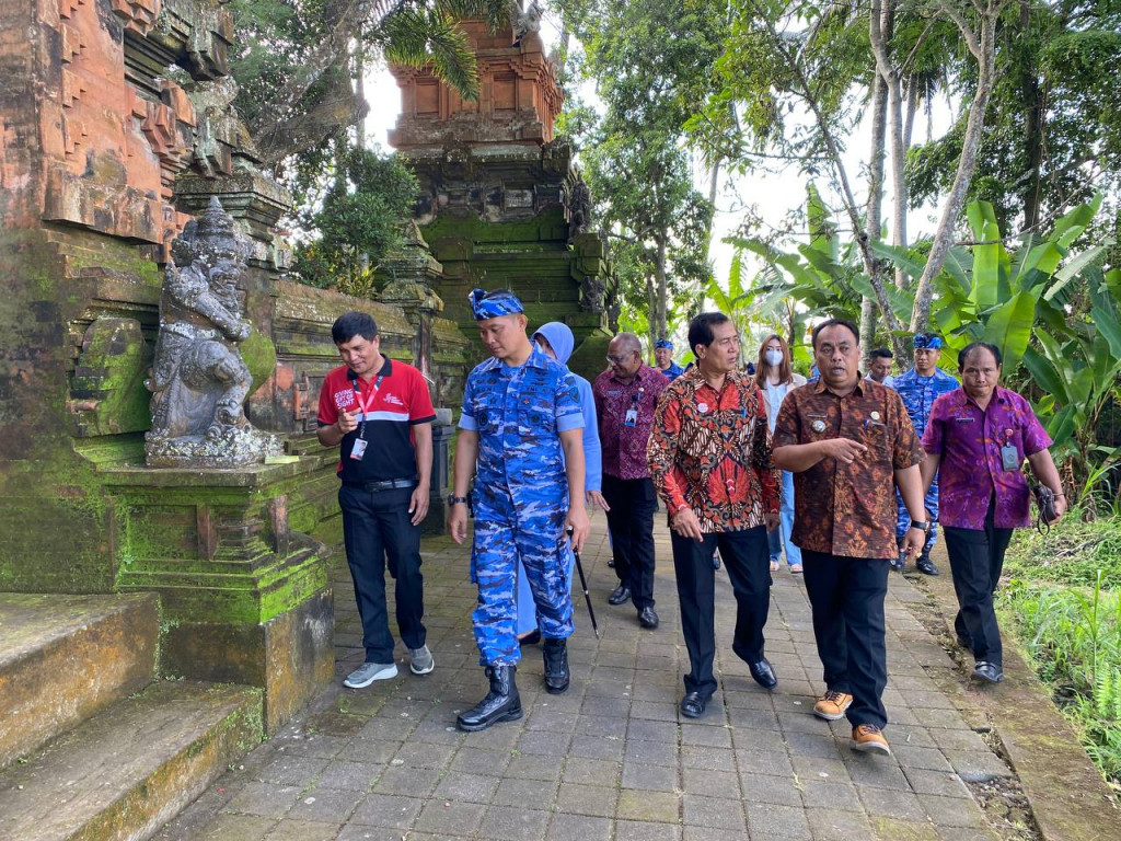 PERINGATAN KE 76 HARI BAKTI TNI AU ADAKAN BAKTI SOSIAL DI DESA CARANGSARI