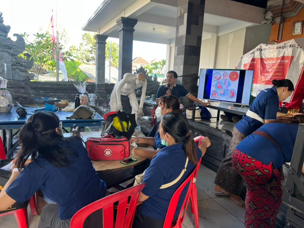 Sosialisasi Kesehatan oleh RS Kasih Ibu di Rapat Rutin PKK Tegal Luwih