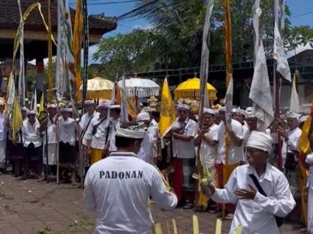Kegiatan Upacara Tawur Agung Kesanga Desa Adat Dalung
