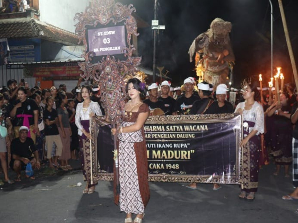 Bukan Sekadar Pawai, Aksi Muda-Mudi di Malam Pengerupukan Curi Perhatian