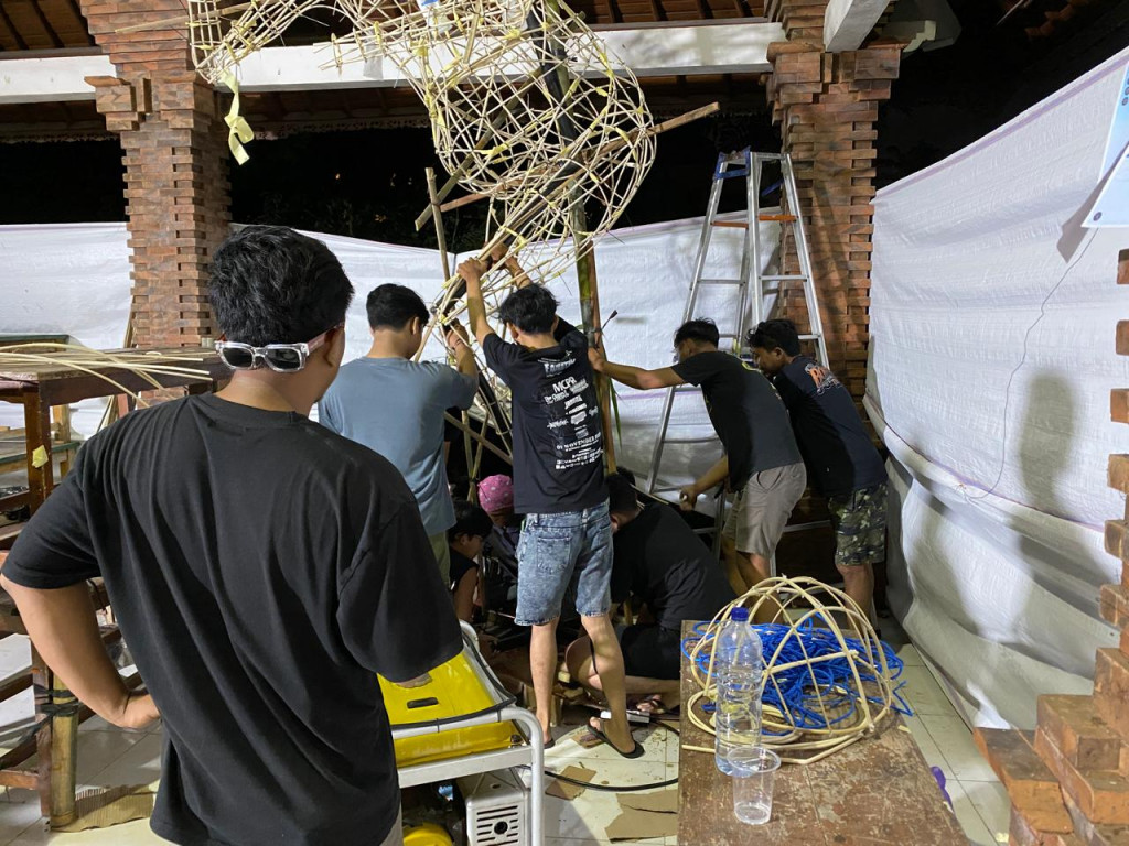 Antusias Sekaa Teruna dan Tempekan Banjar Pengilian dalam Proses Pembuatan Ogoh-Ogoh