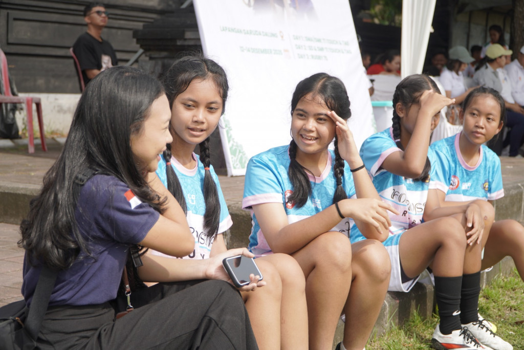 Antusias Siswi SMP Negeri 4 Kuta Selatan Warnai Pembukaan Mangupura CUP III PRUI Badung 2025