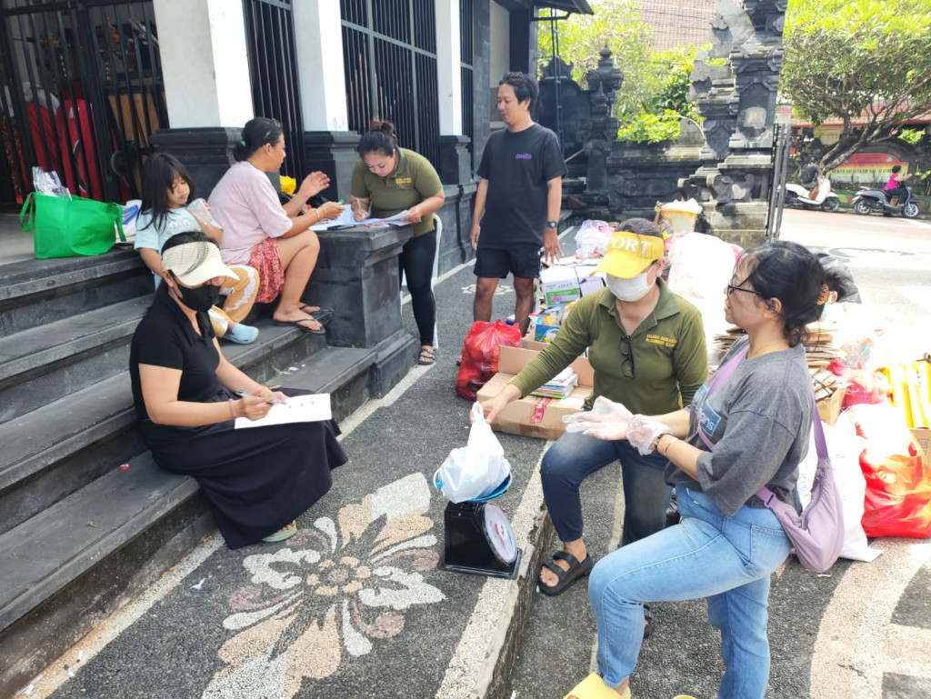 Banjar Bhineka Nusa Kauh Dalung Hadirkan Bank Sampah sebagai Salah Satu Solusi Sampah Anorganik