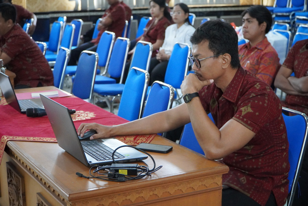 Dukung Digitalisasi Desa, Diskerpus dan Diskominfo Kabupaten Badung Gelar Kegiatan Pendampingan di Desa Dalung