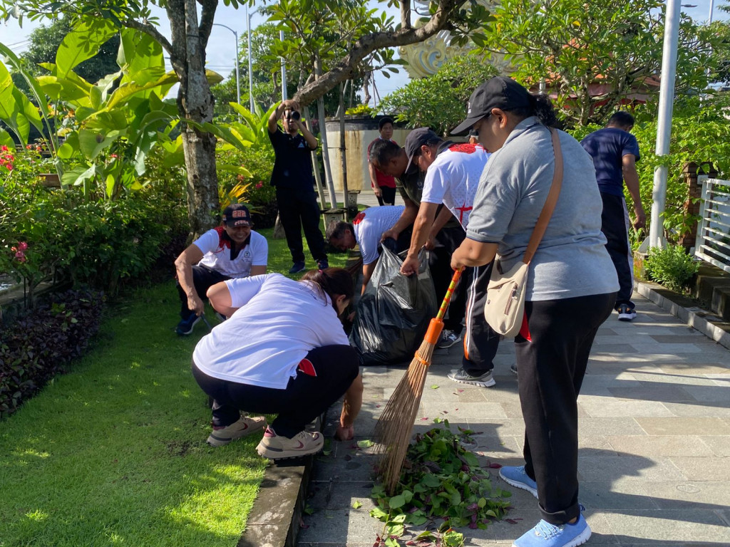 Gotong Royong Dalam Rangka Hari Desa Nasional di Desa Dalung, Semangat Bersama Wujudkan Dalung yang Lestari